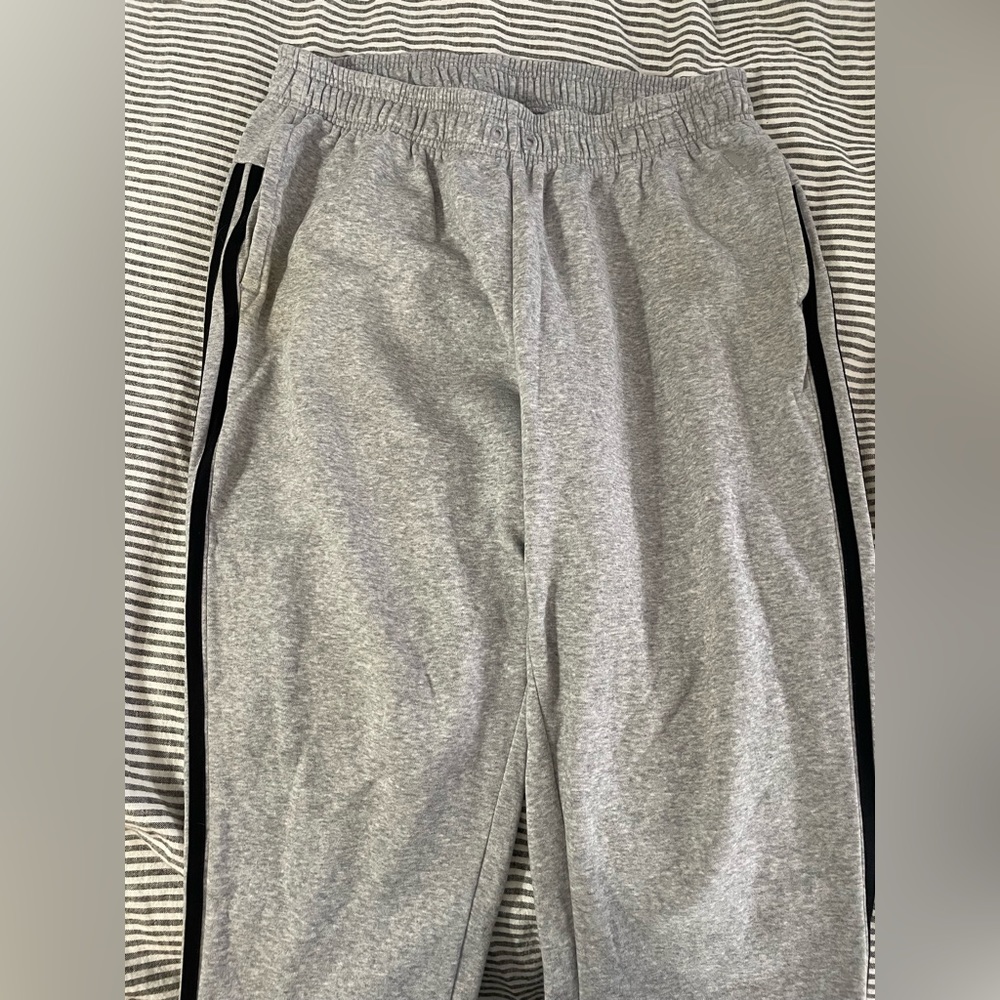 Adidas joggers grey size XL